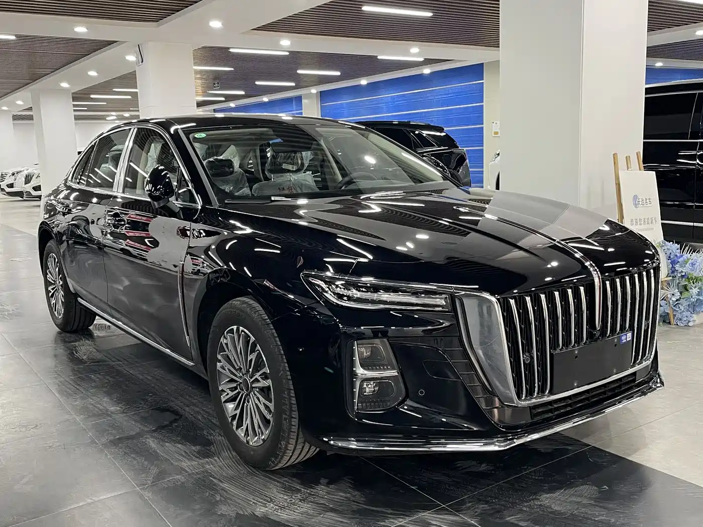 Hongqi H5 2025 1.5T DCT Flag Rhythm 500,000 Units Memorial Edition фото 3