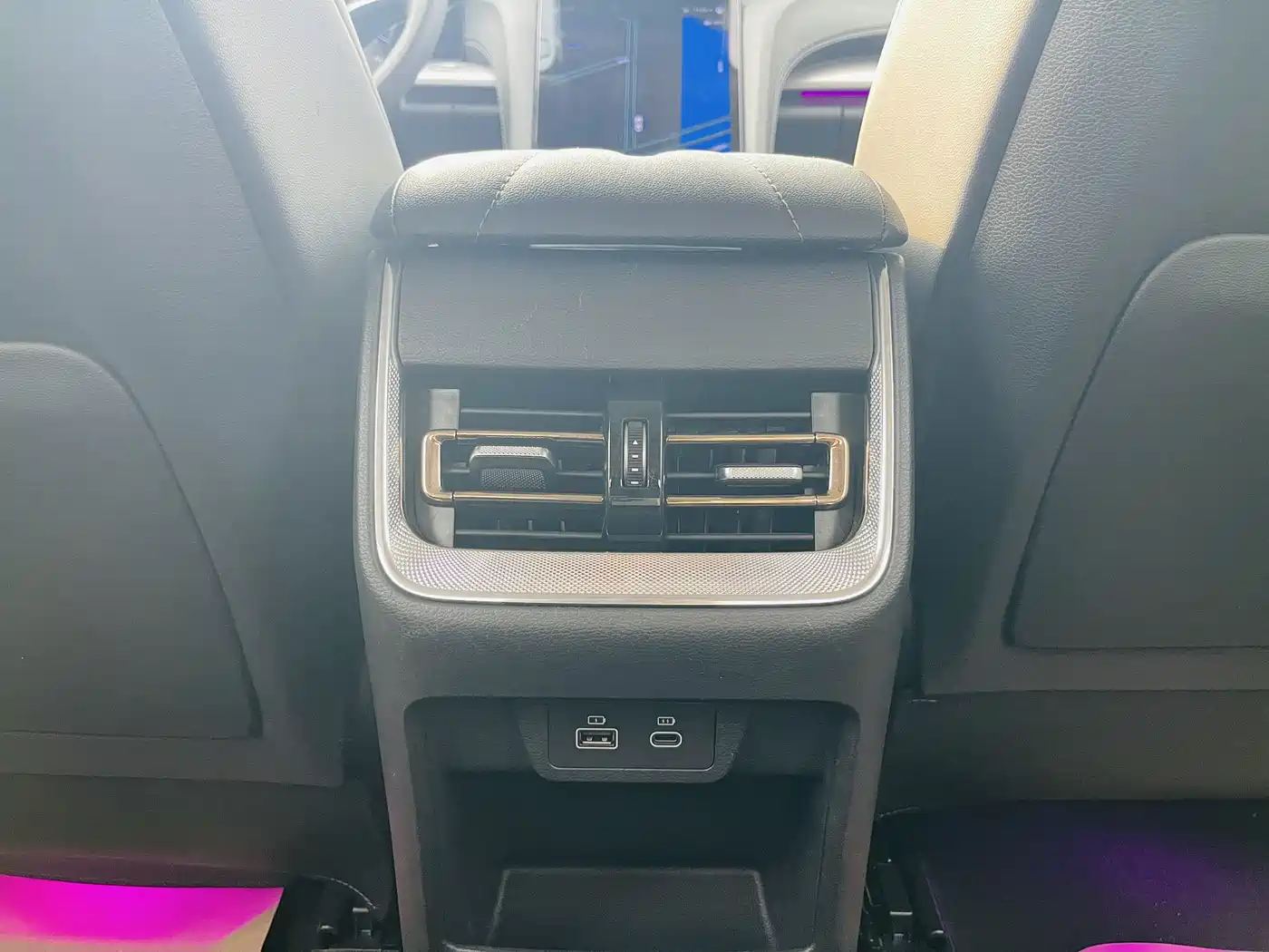 Hongqi H5 2024 2.0T Automatic Smart Connect Flag Smooth Edition фото 28