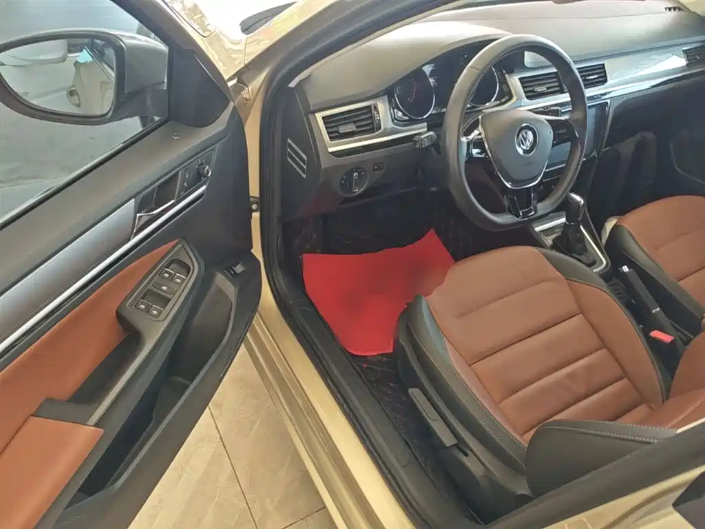 Volkswagen Bora 2016 230TSI DSG Comfort фото 16