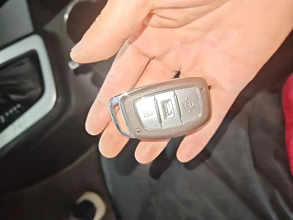 Hyundai Elantra 2016 Model 1.6L Automatic Smart Elite фото 9