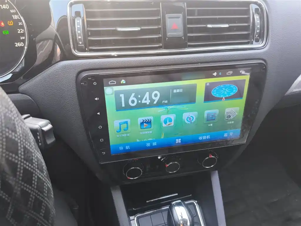 Volkswagen Sagitar 2015 1.6L Automatic Comfort фото 6