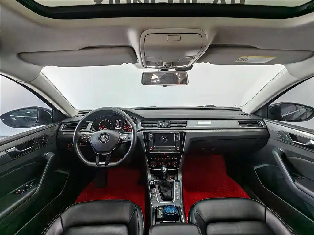 Volkswagen Passat 2017 330TSI DSG Prestige фото 8