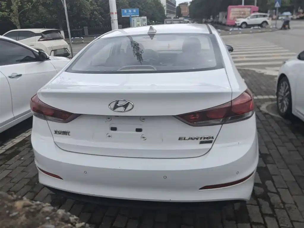 Hyundai Elantra 2016 Model 1.6L Automatic Smart Elite фото 6