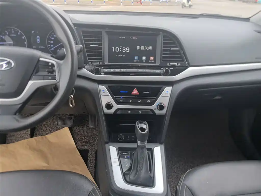 Hyundai Elantra 2016 Model 1.6L Automatic Smart Elite фото 13