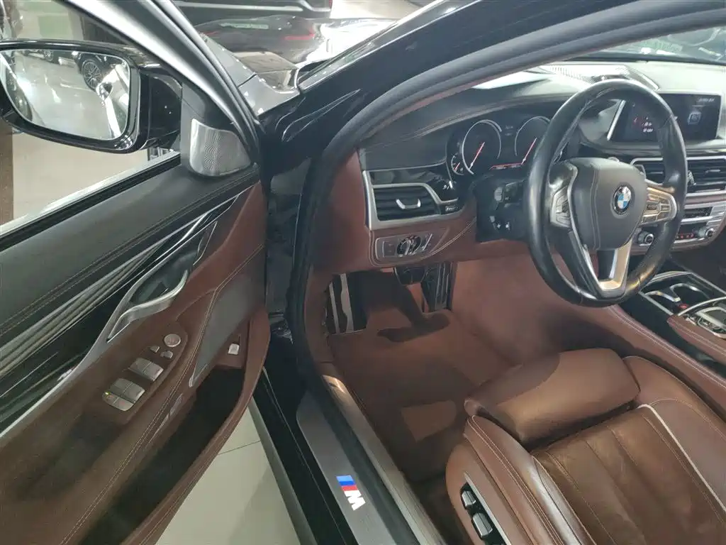 BMW 7 Series 2018 740Li xDrive Premium Type M Sport Package фото 13