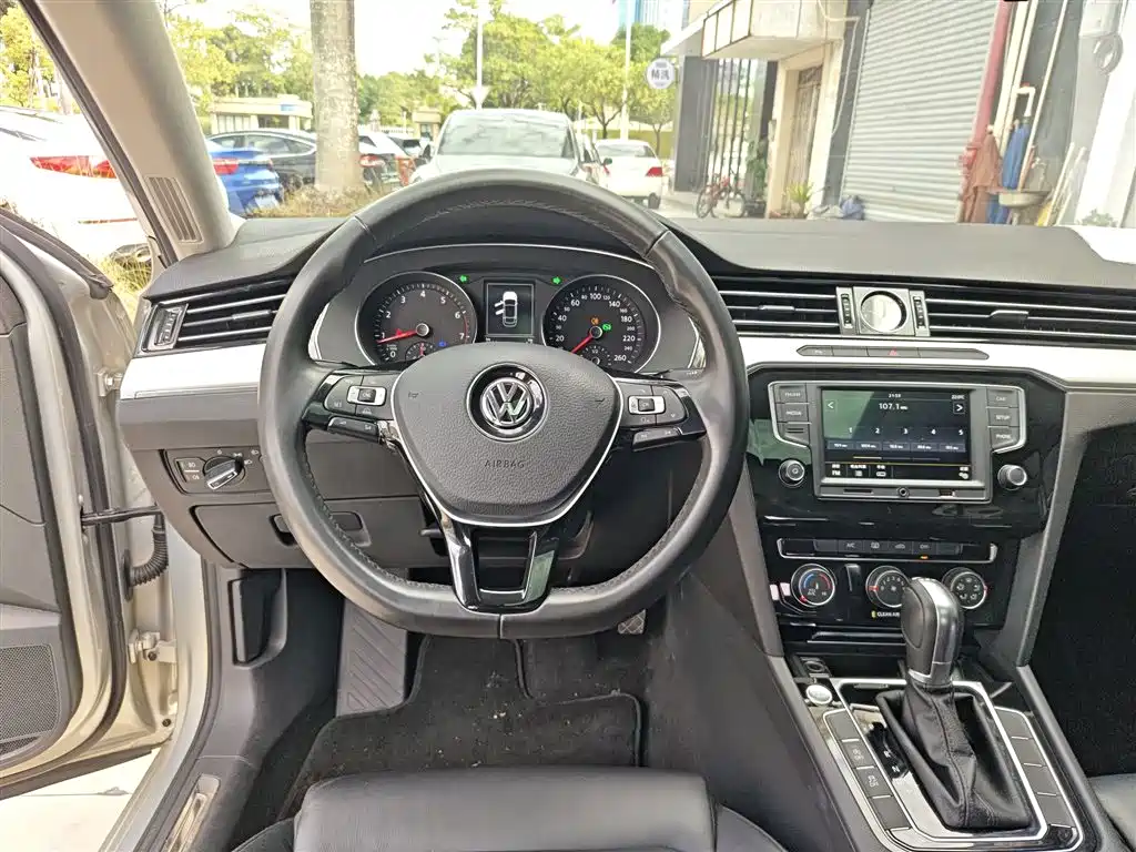 Volkswagen Magotan 2017 330TSI DSG Leading фото 11