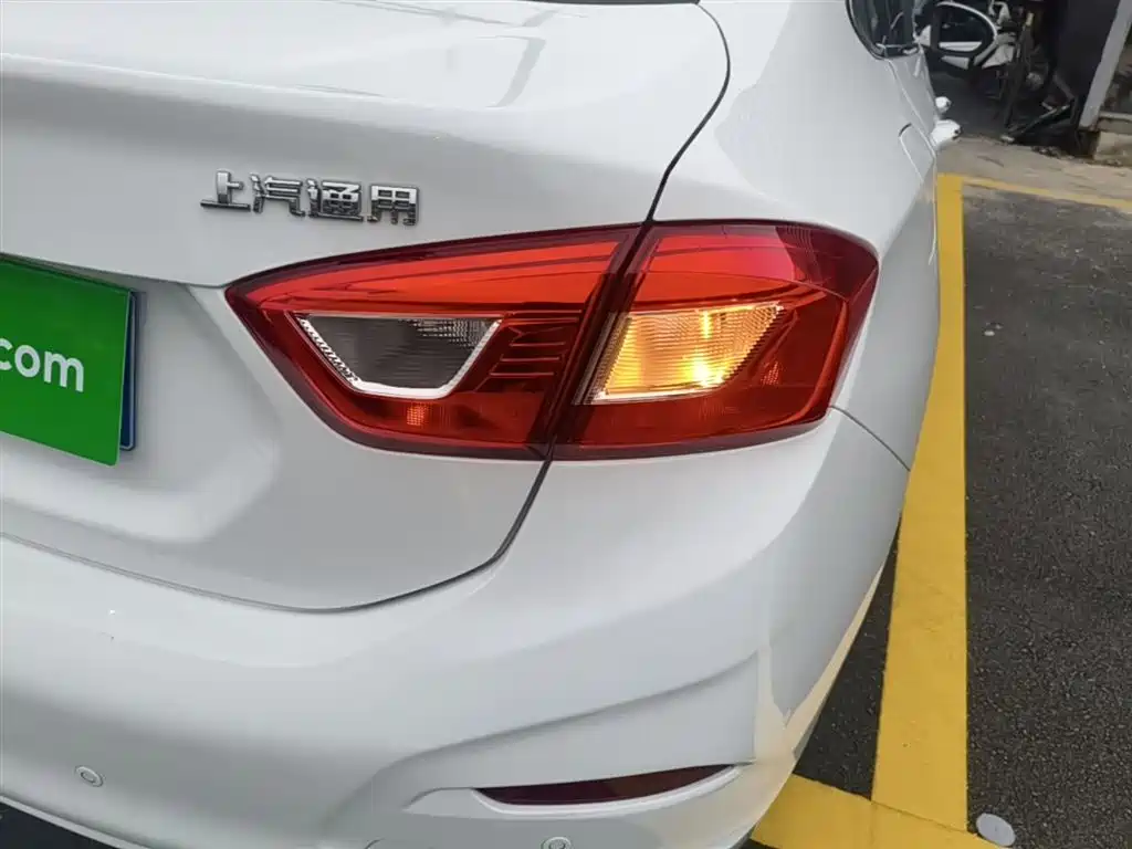 Chevrolet Cruze 2017 1.5L Automatic Pioneer Sunroof фото 8