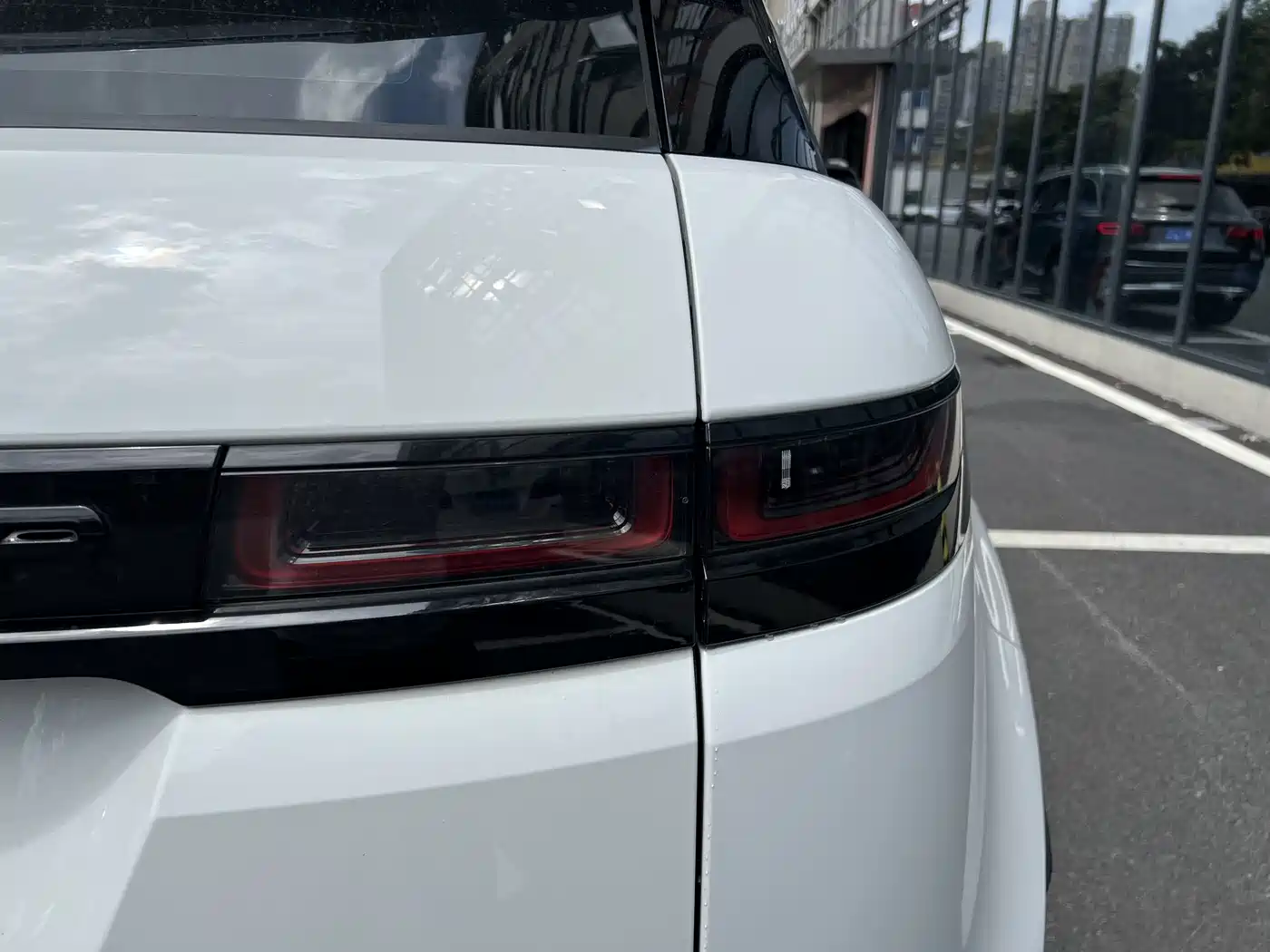 Land Rover Range Rover Evoque 2020 Model 249PS R-DYNAMIC S Gloss Black Sport Edition фото 13