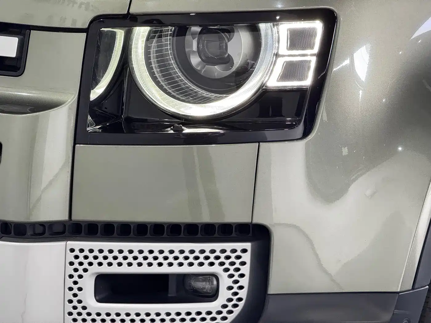Land Rover Defender 2023 Model Year 130 3.0T P400 HSE фото 9