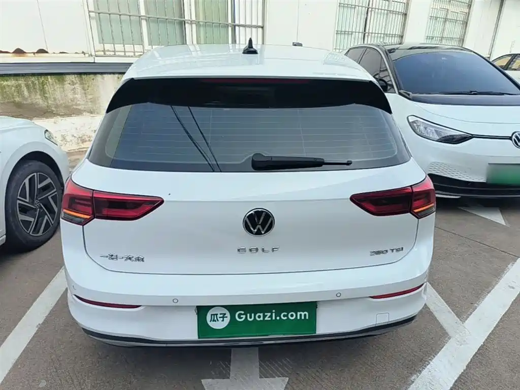 VOLKSWAGEN GOLF