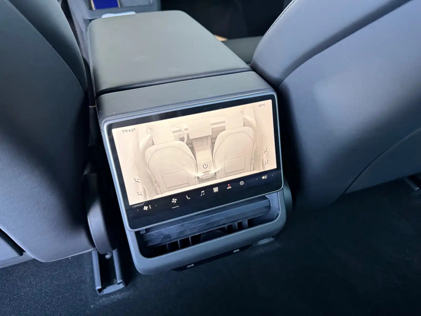 Фото 6 - Tesla Model 3