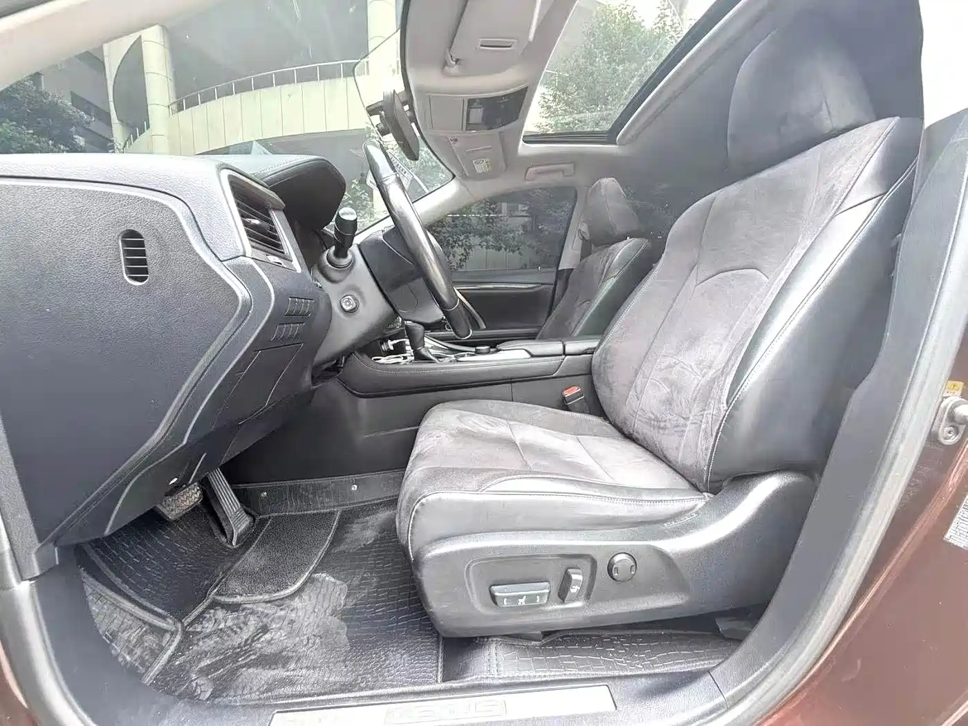 Фото 4 - Lexus RX