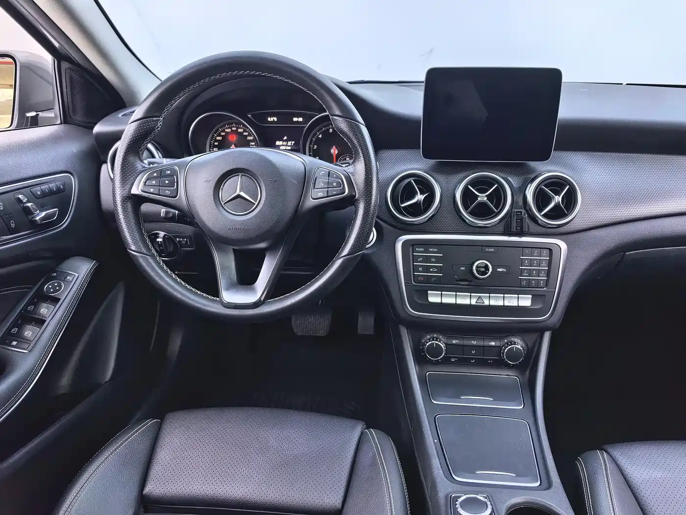 Mercedes-Benz GLA 2018 GLA 200 Dynamic фото 5
