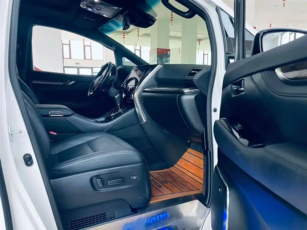 Toyota Vellfire 2021 Crown Hybrid 2.5L HV Supreme Edition фото 10