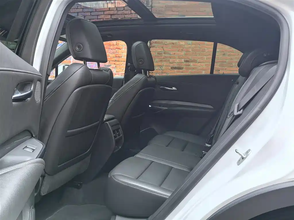 Cadillac XT4 2024 28T 2WD Premium фото 12