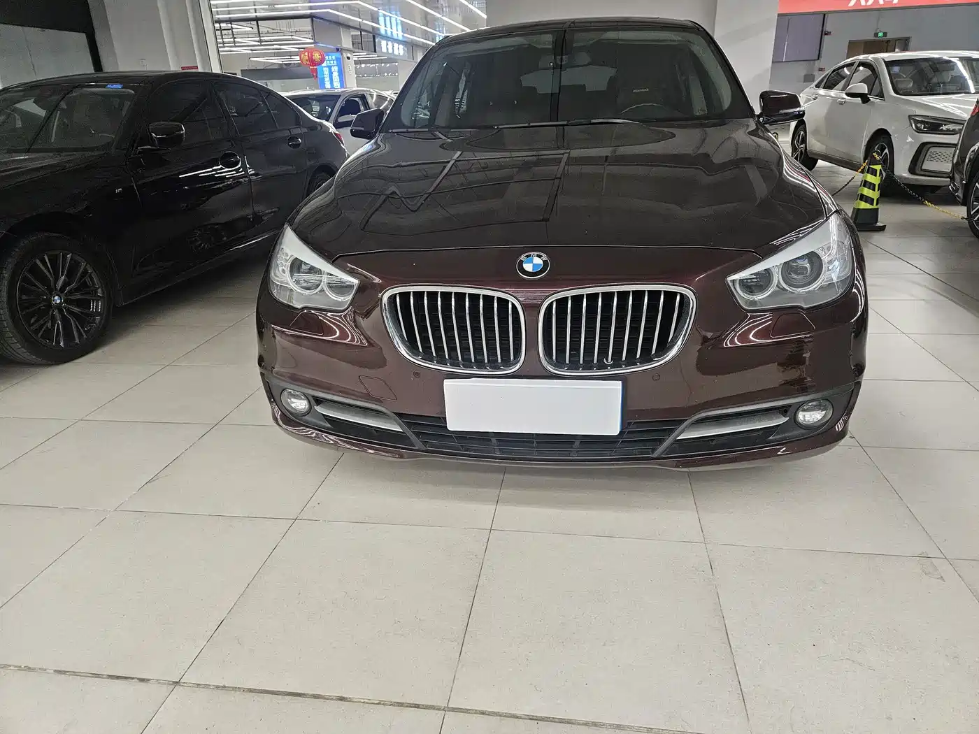 BMW 5 Series GT 2014 535i Leading фото 2