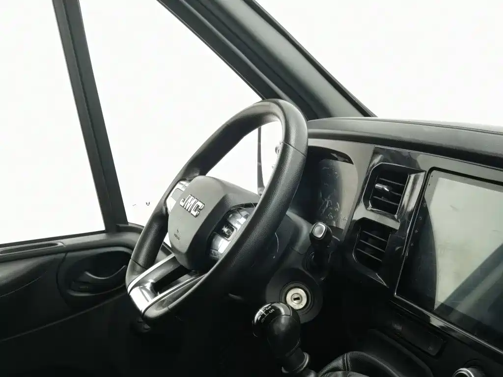 Jiangling JMC Fushun 2025 2023 Model 2.0T Manual Short Wheelbase Medium Roof Commercial Van 2/3 Seats