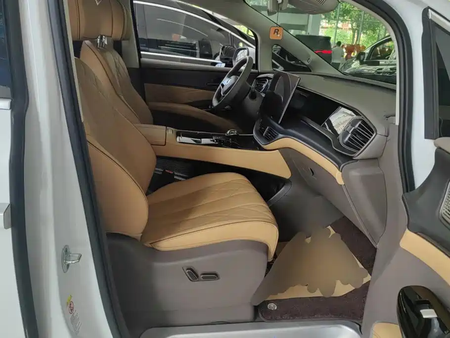 Denza D9 2023 2022 DM-i 970 AWD Flagship