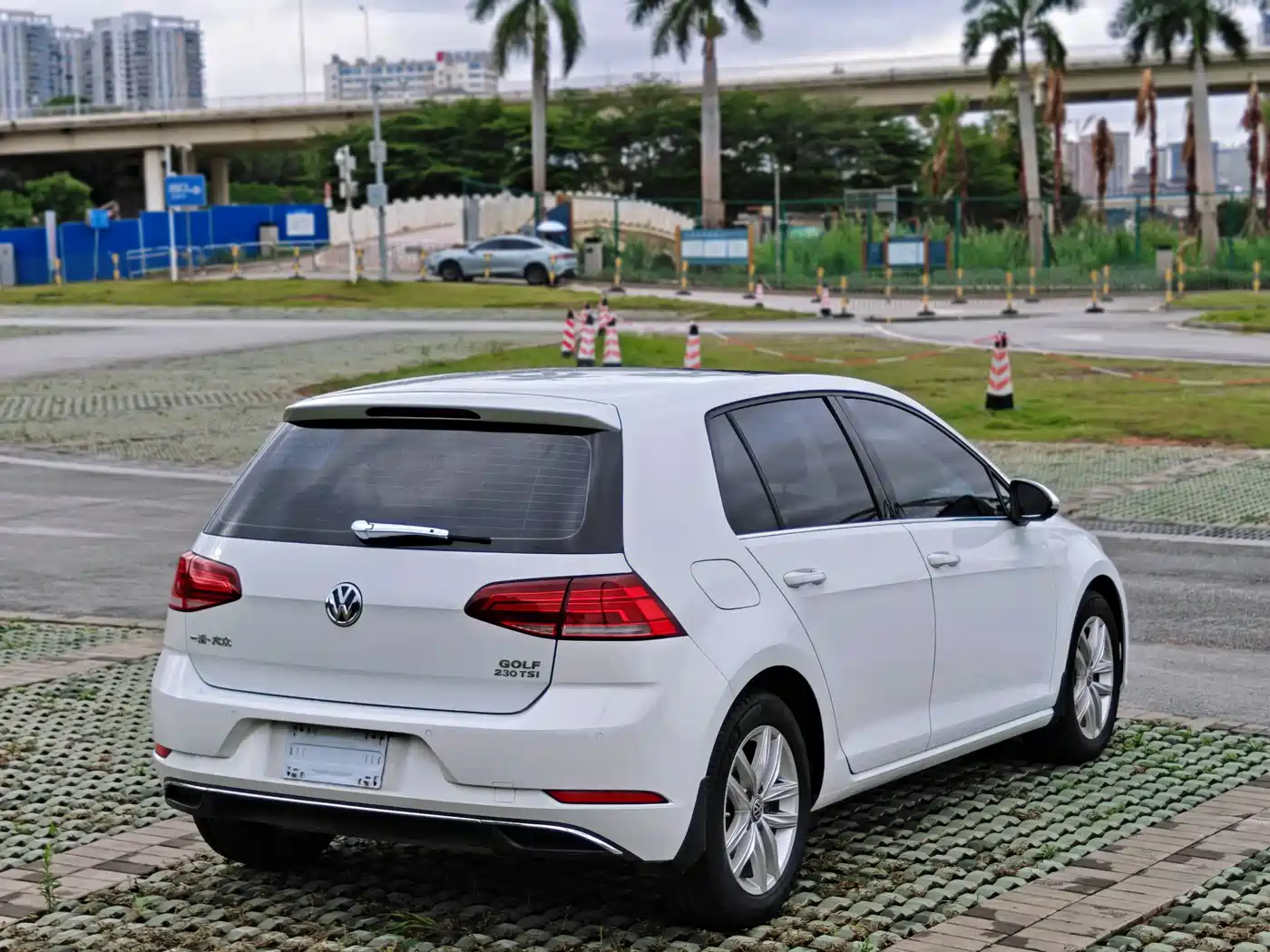 Volkswagen Golf 2018 230TSI Automatic Comfort фото 4