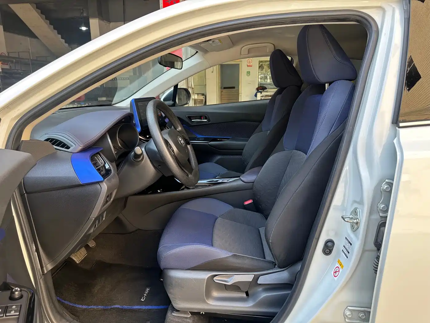 Toyota C-HR 2020 Model 2.0L Leading фото 10