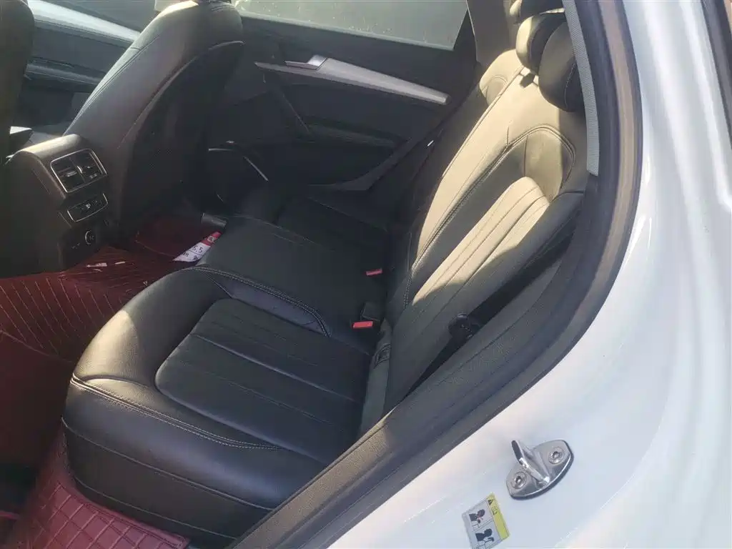 Audi Q5L 2020 Facelift 40 TFSI Honor Fashion фото 14