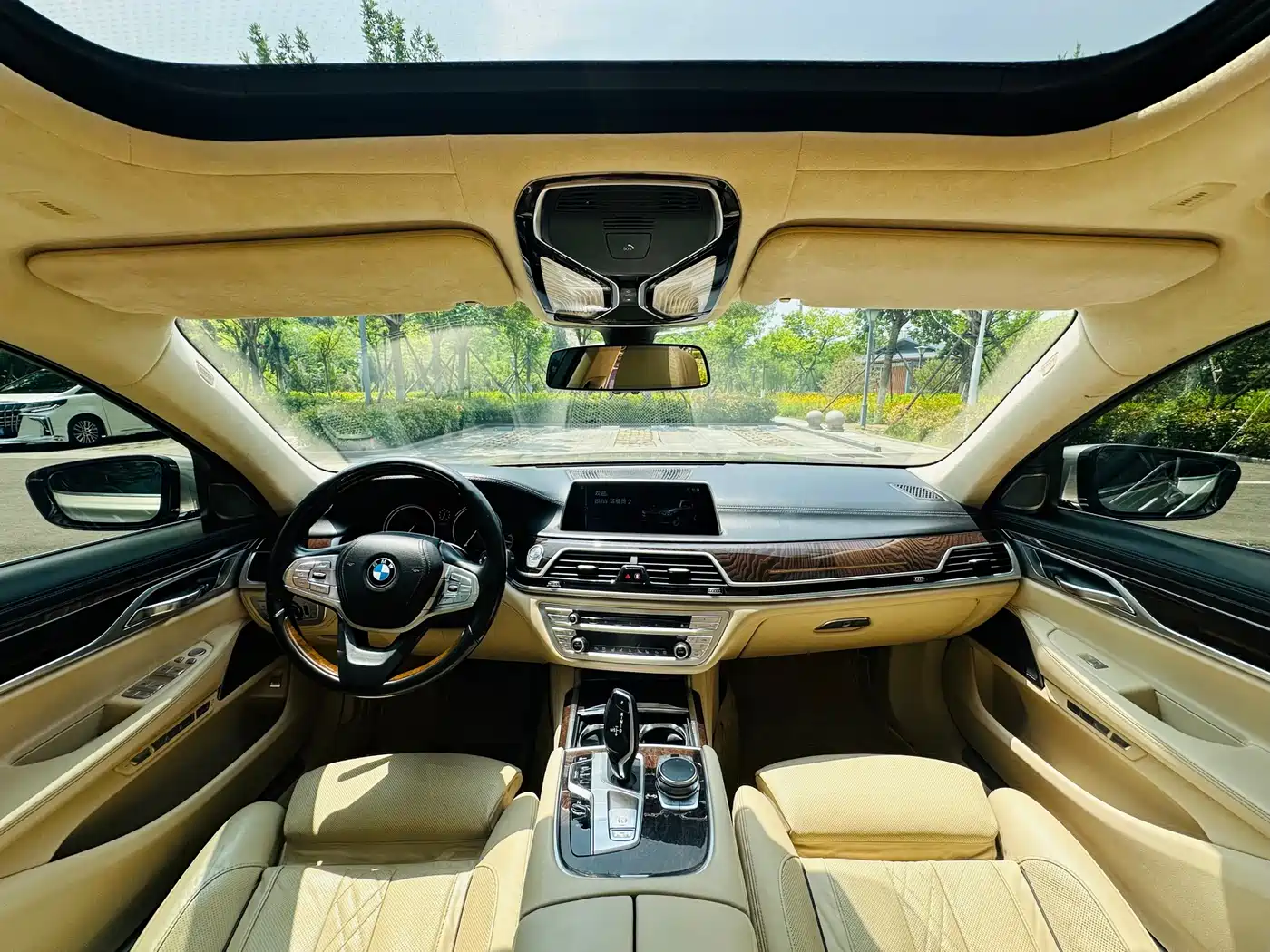 BMW 7 Series 2016 750Li xDrive 4-Seater фото 11