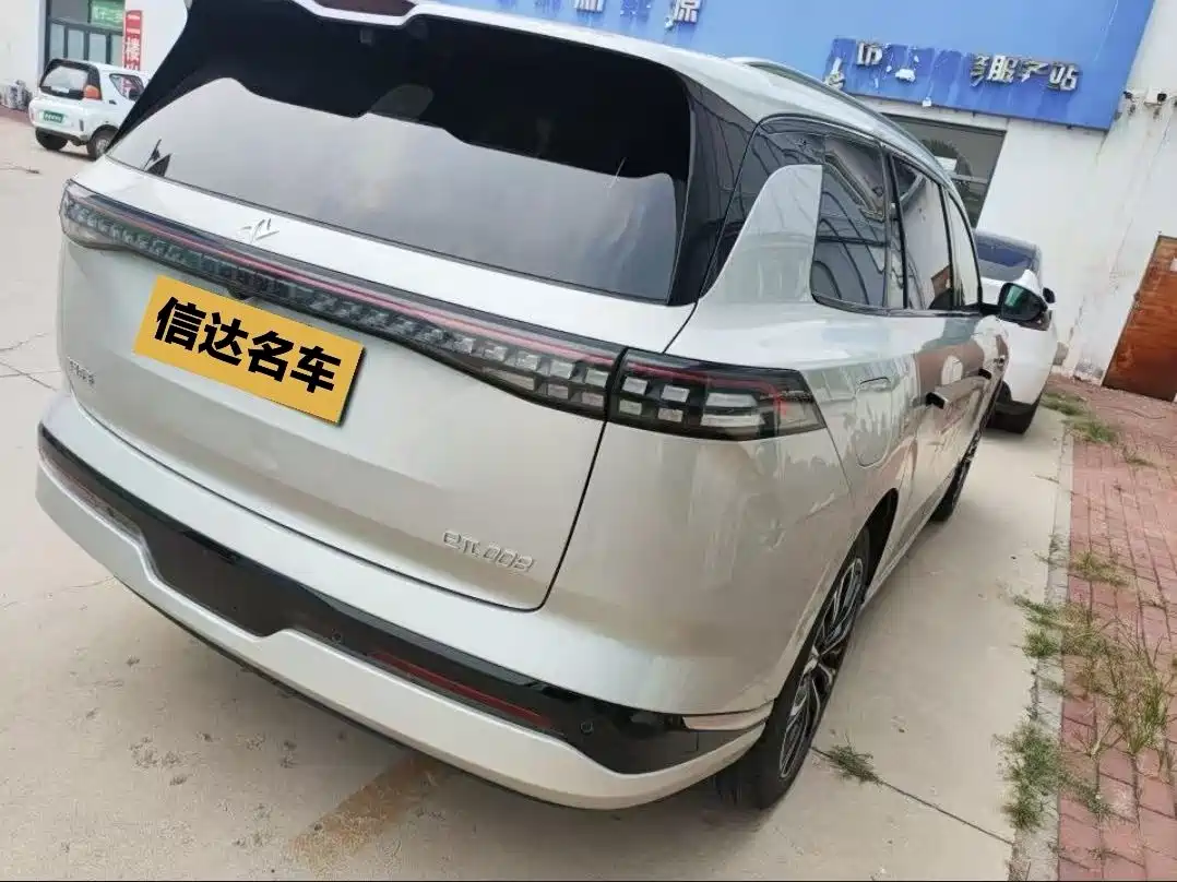 Dongfeng Yipai eπ008 2025 2026 6-seater Extended Range Family Edition