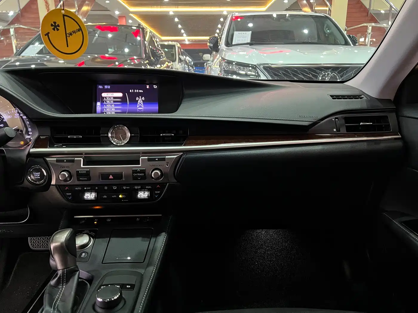 Lexus ES 2015 250 Elegance Edition фото 10