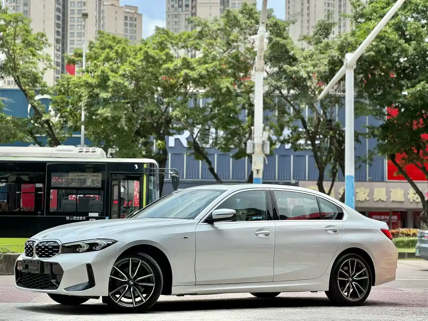 BMW 3 Series 2024 325Li M Sport Package фото 10
