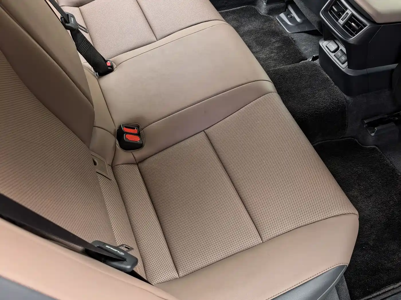 Lexus ES 2023 200 Excellence Edition фото 16
