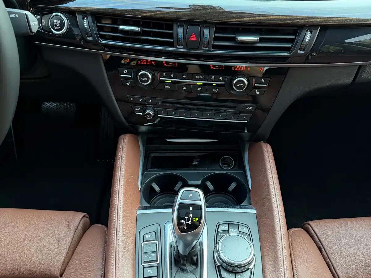 BMW X6 2015 xDrive35i Luxury Model фото 10