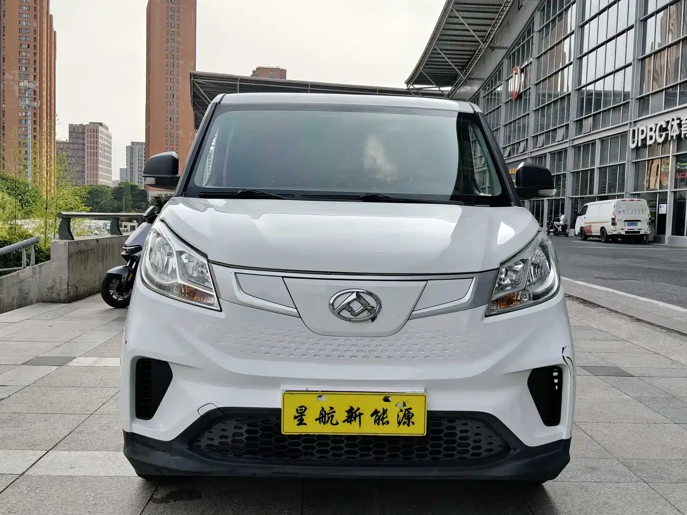 SAIC Maxus Maxus EV30 2022 Pure Electric Smart Logistics Expert Long Axle Guoxuan фото 2