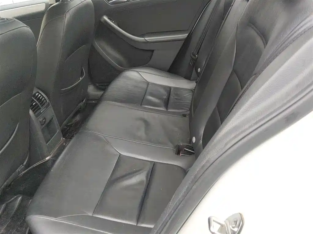 Volkswagen Sagitar 2014 Facelift 1.6L Automatic Leading Version фото 14