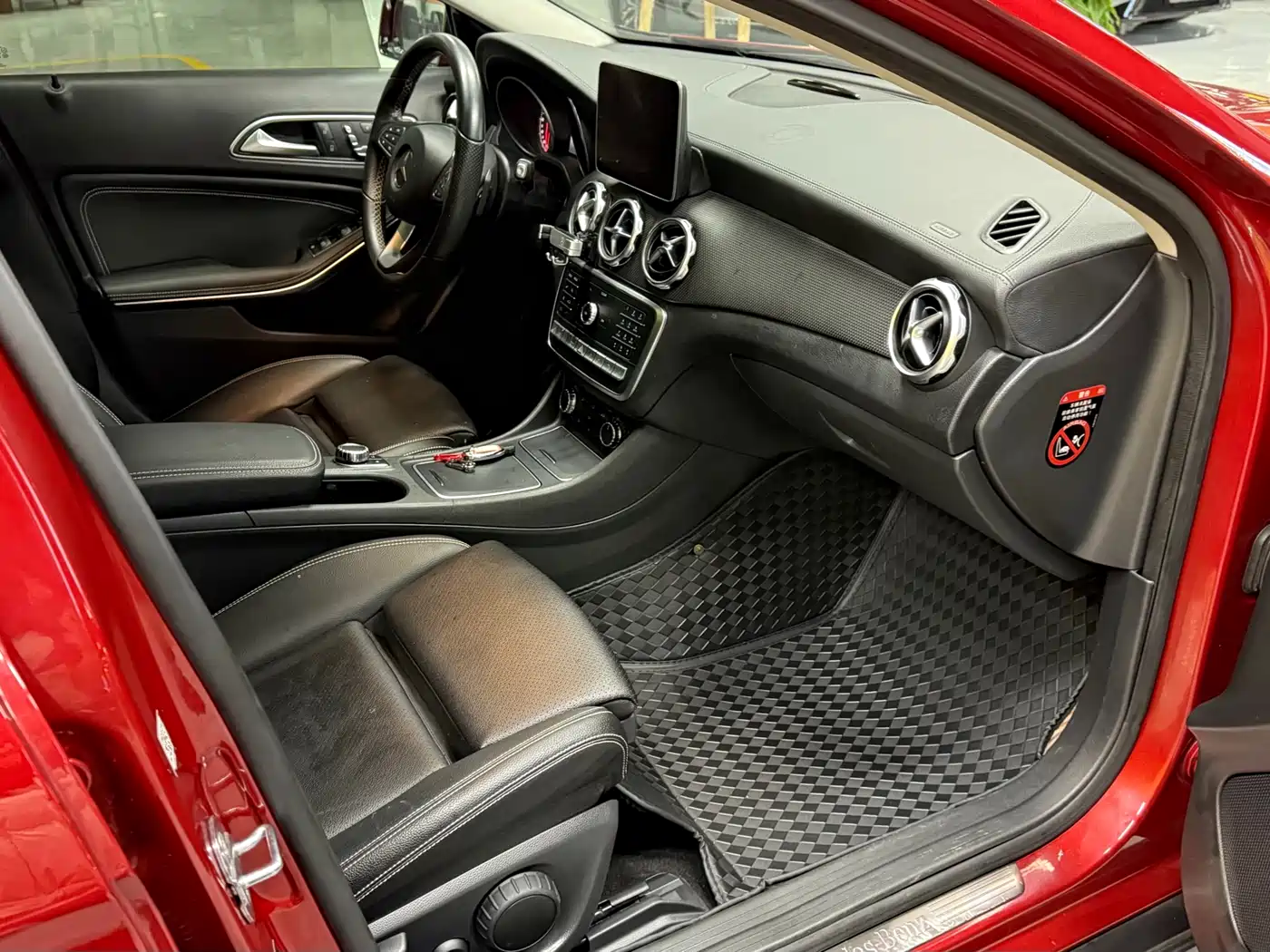Mercedes-Benz GLA 2018 GLA 220 4MATIC Sport фото 12