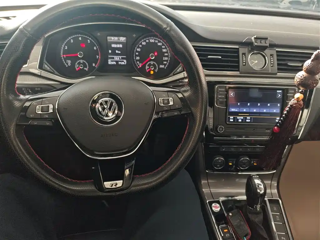 Volkswagen Passat 2017 330TSI DSG Prestige фото 10