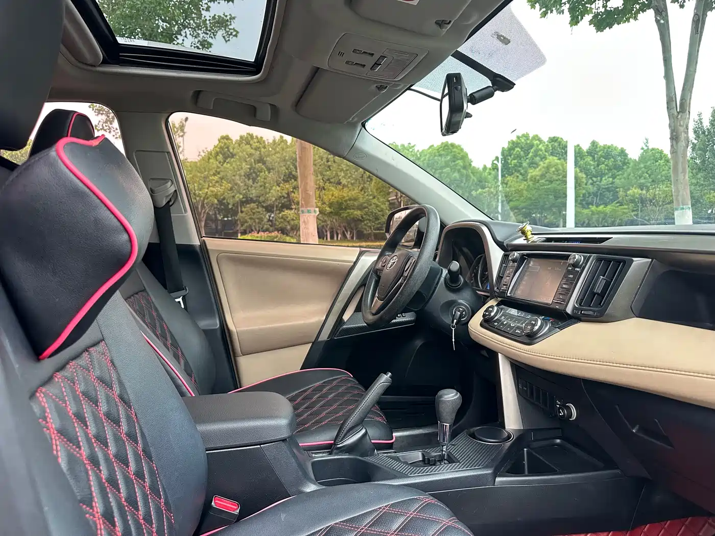 Toyota RAV4 Rongfang 2015 2.0L CVT 2WD Trend Edition фото 15