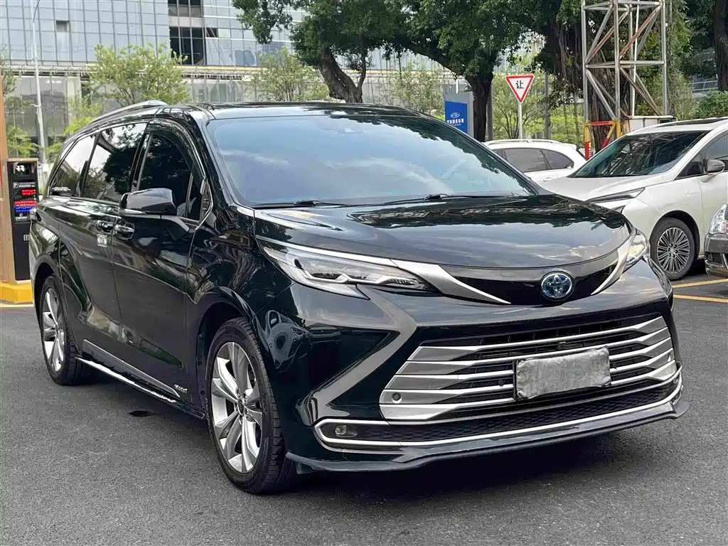 Фото 3 - Toyota Sienna