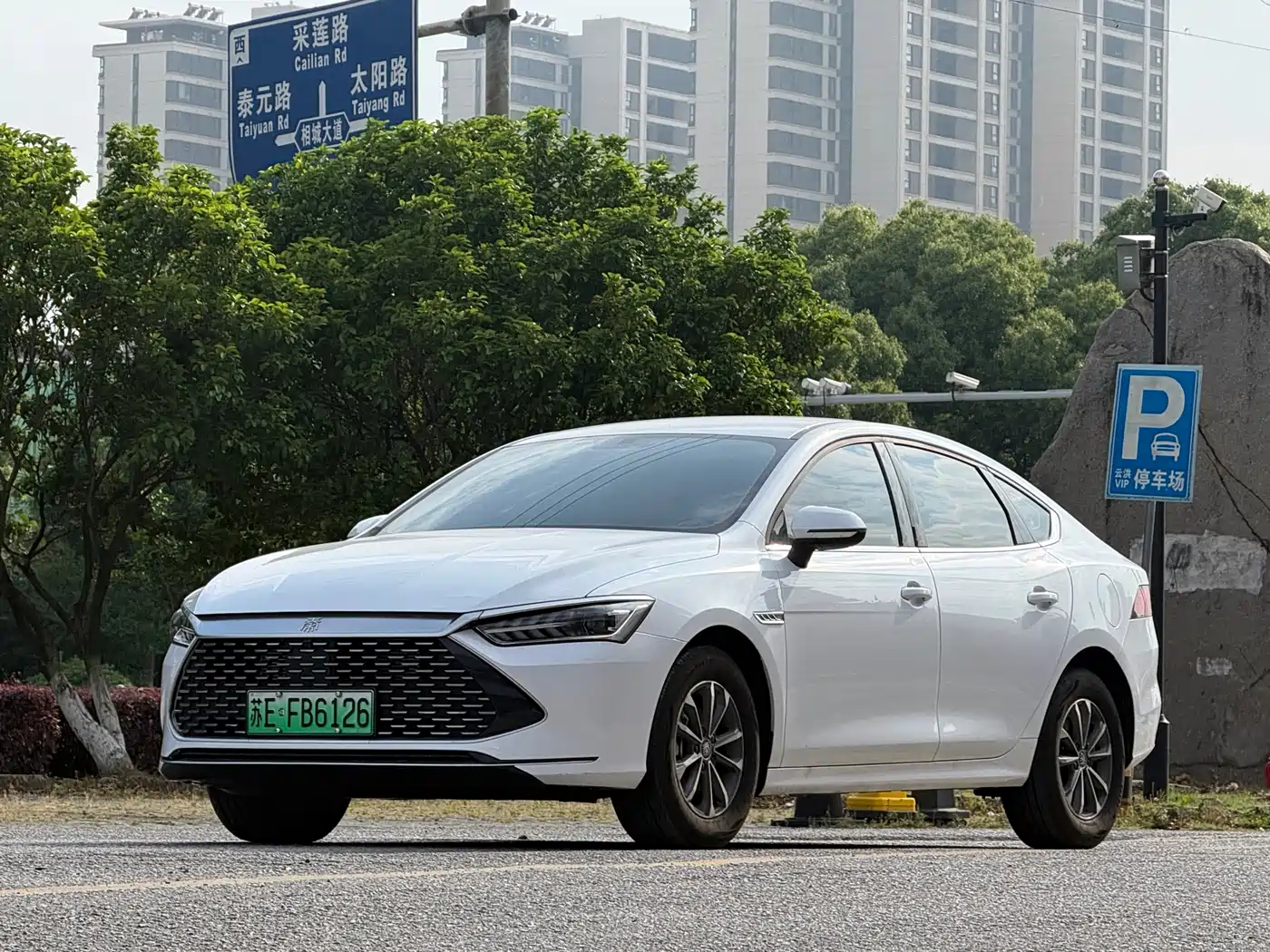 BYD Qin PLUS 2024 Glory Edition DM-i 55KM Leading фото 2