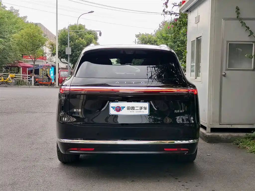AITO Wenjie AITO M7 2026 Extended Range Max AWD 6-seater фото 5