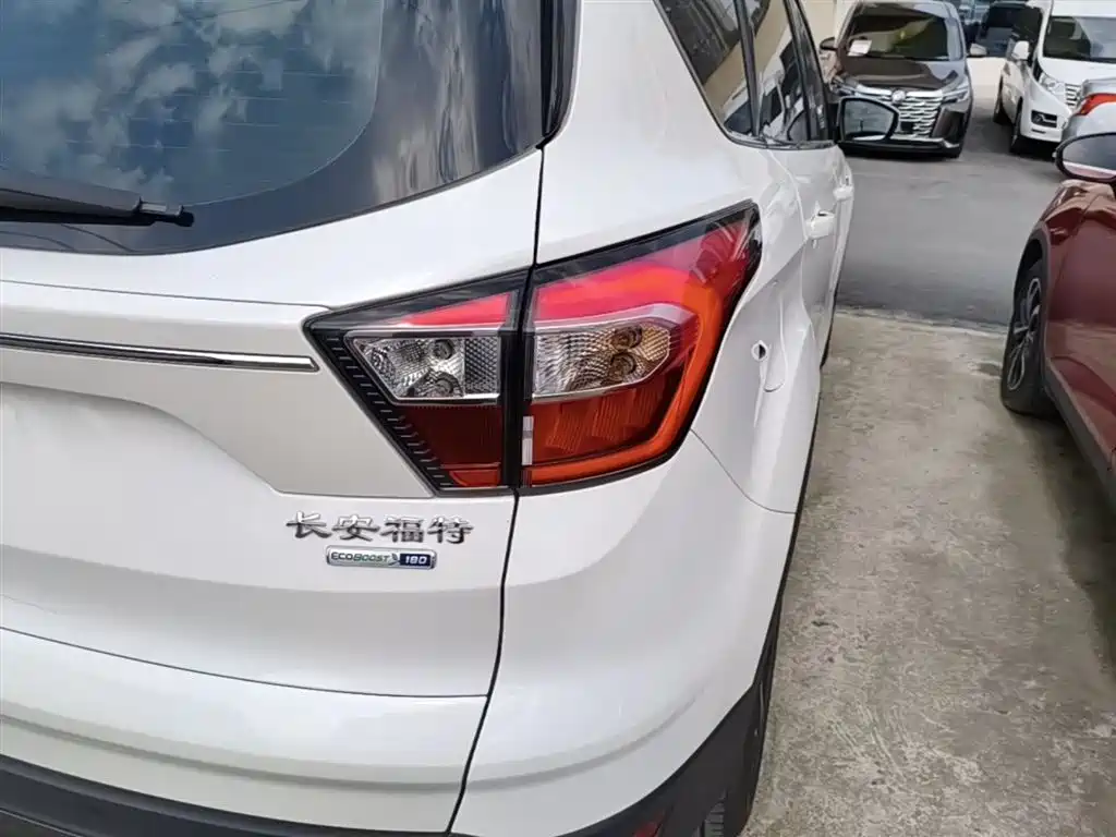 Ford Kuga 2019 2019 EcoBoost 180 FWD Luxury Edition China V