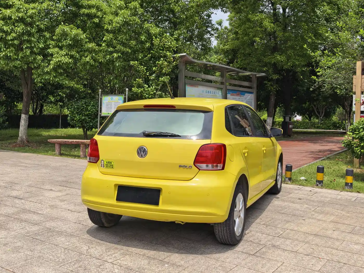 Volkswagen Polo 2011 1.4L Automatic Style Edition фото 6
