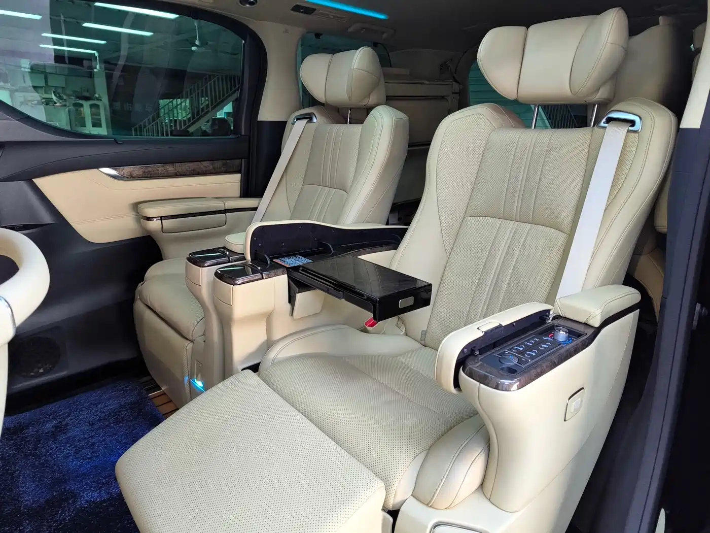 Toyota Vellfire 2021 Crown Hybrid 2.5L HV Supreme Edition фото 16