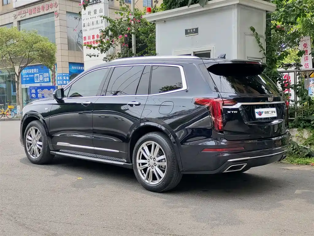 CADILLAC XT6