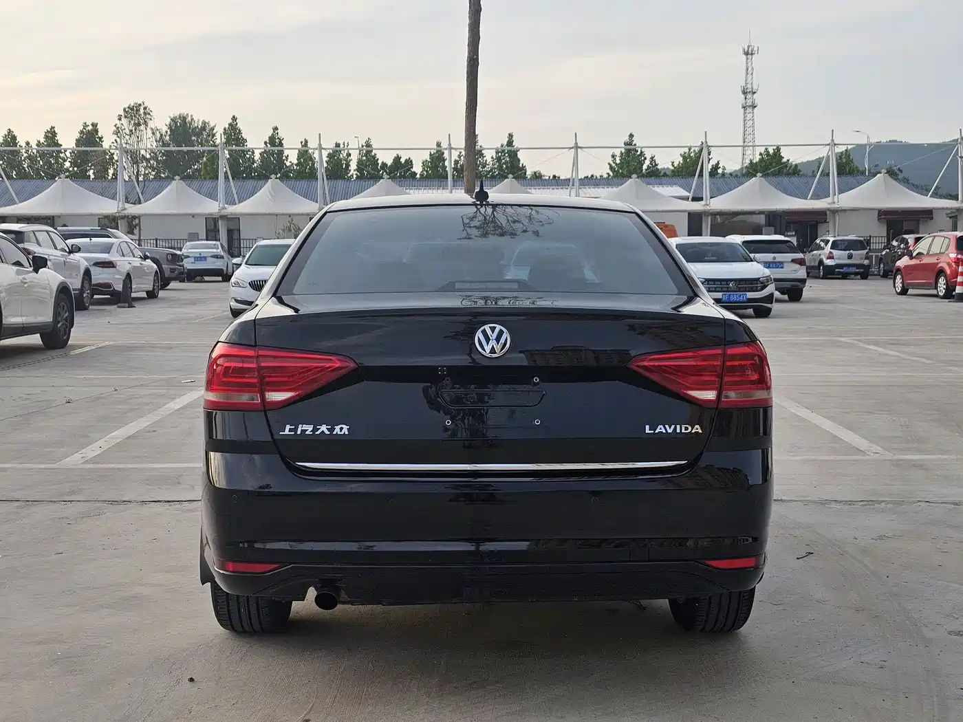 Volkswagen Lavida 2017 1.6L Automatic Comfort Edition фото 6