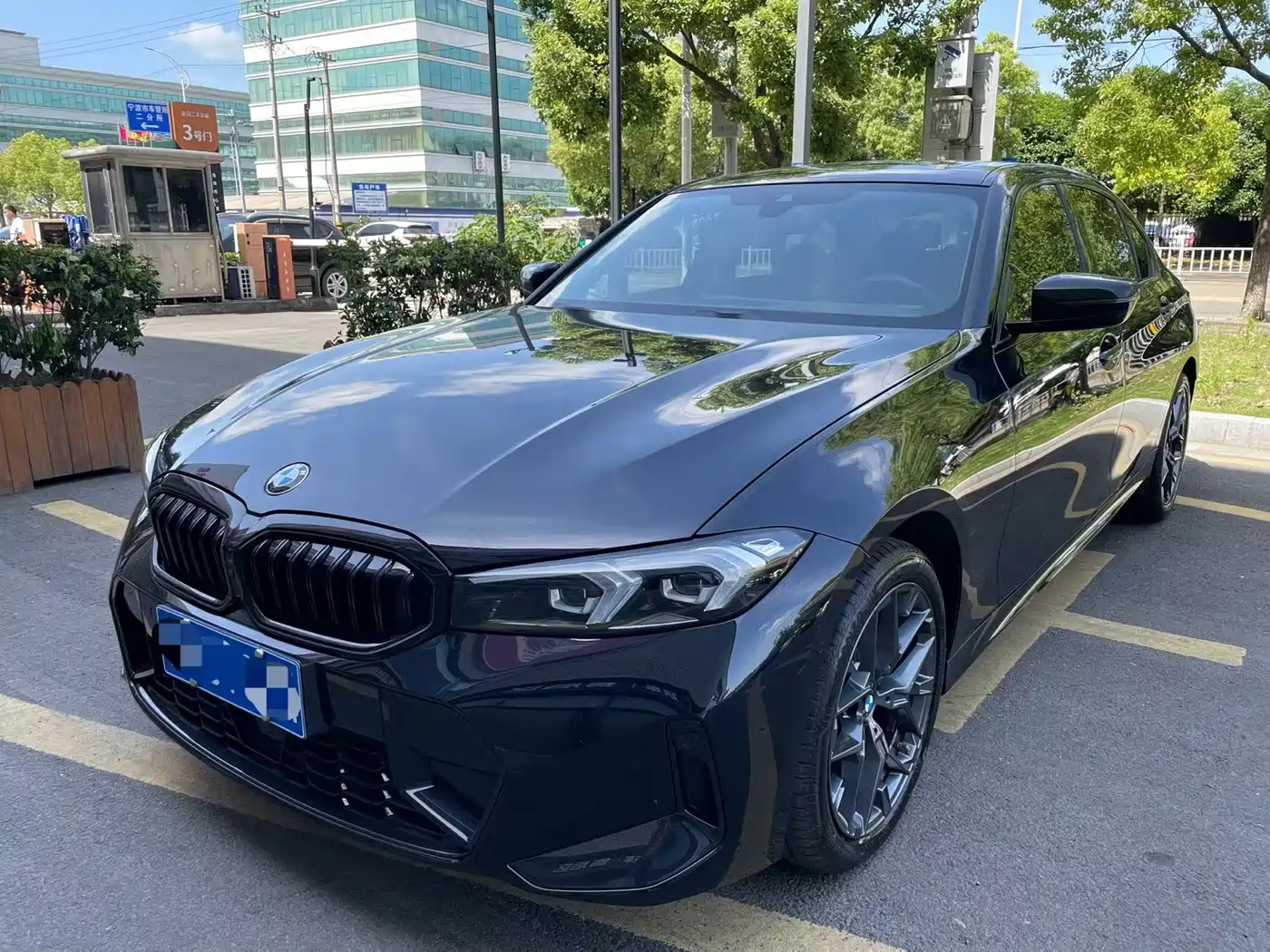 BMW 3 Series 2025 330Li M Sport Night Edition