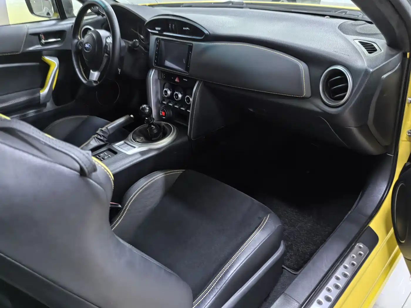 Subaru BRZ 2017 2.0i Automatic type-RS Yellow Special Edition фото 10