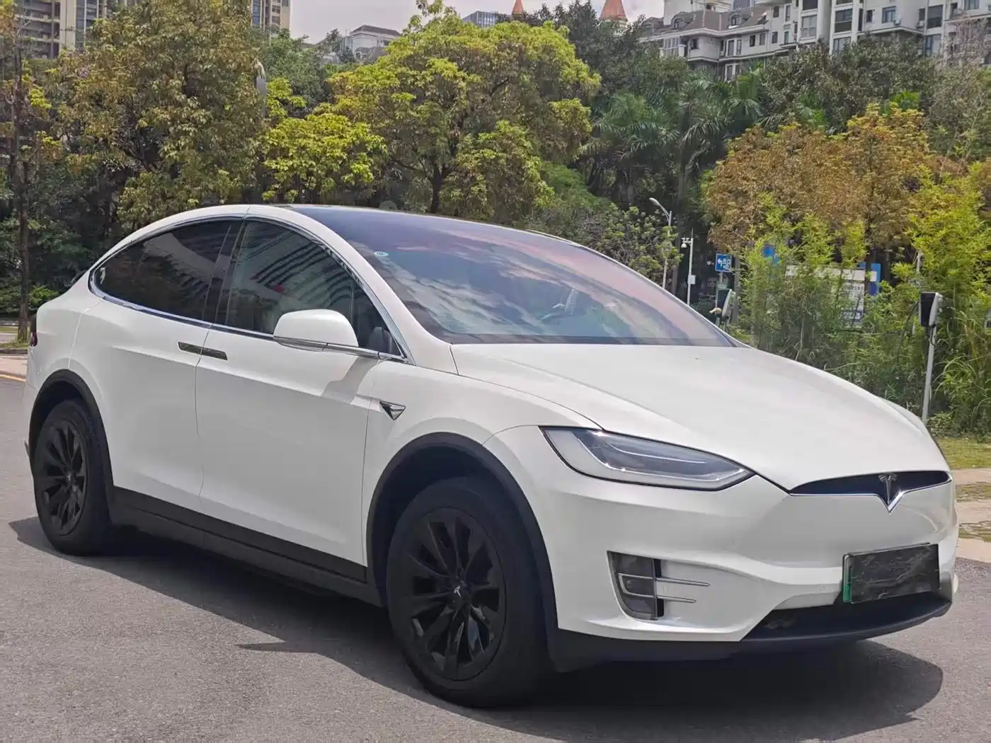 TESLA MODEL X
