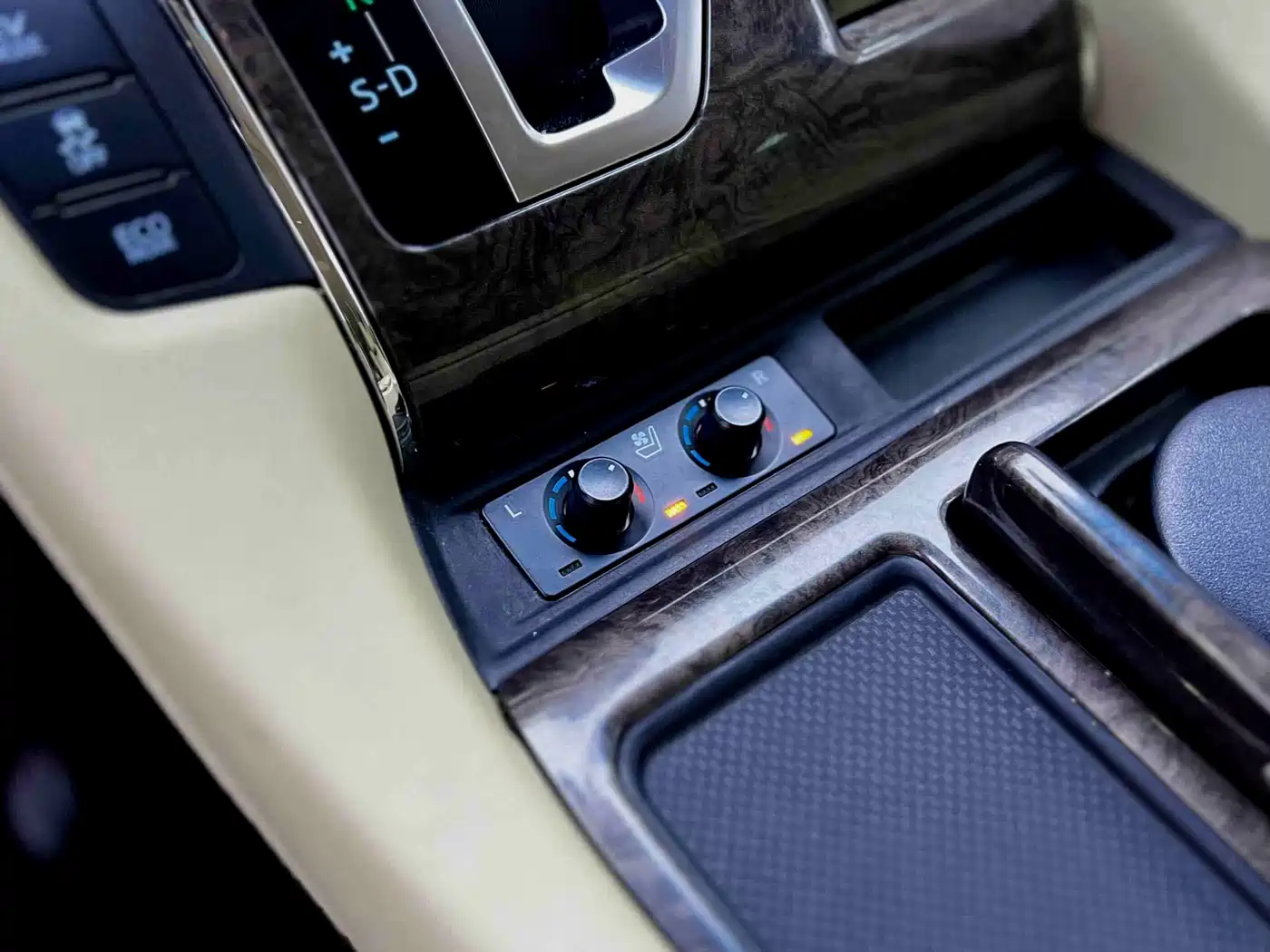 Toyota Alphard 2021 Hybrid 2.5L Premium фото 11