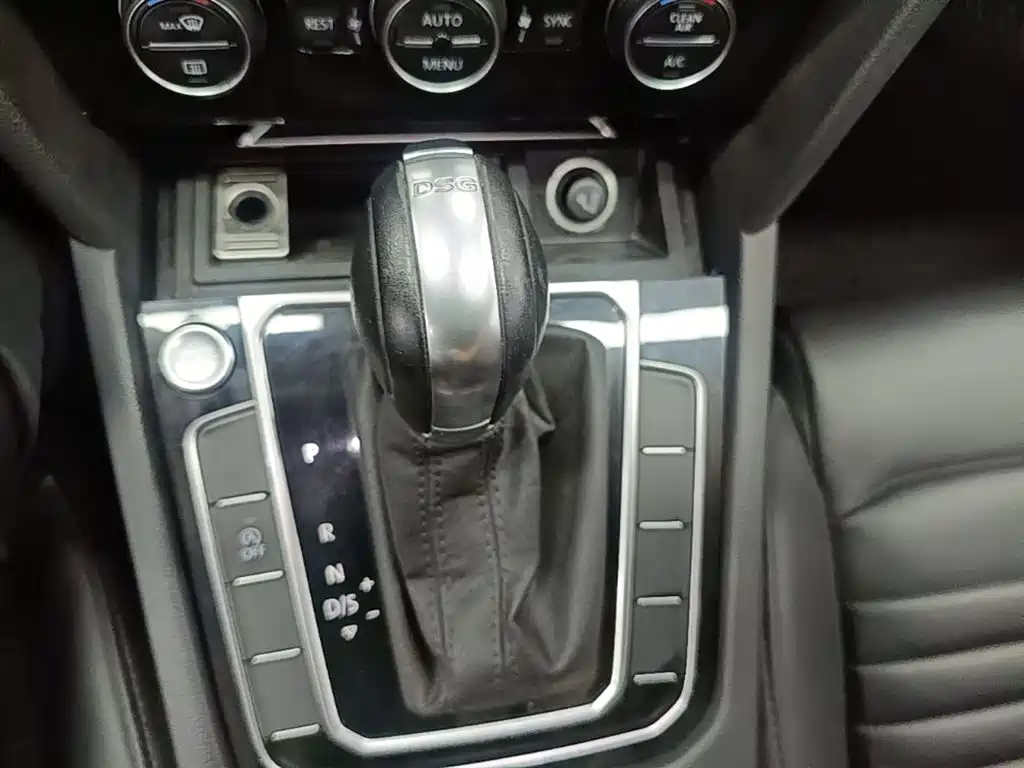 Volkswagen Magotan 2018 Facelift 380TSI DSG Luxury фото 14