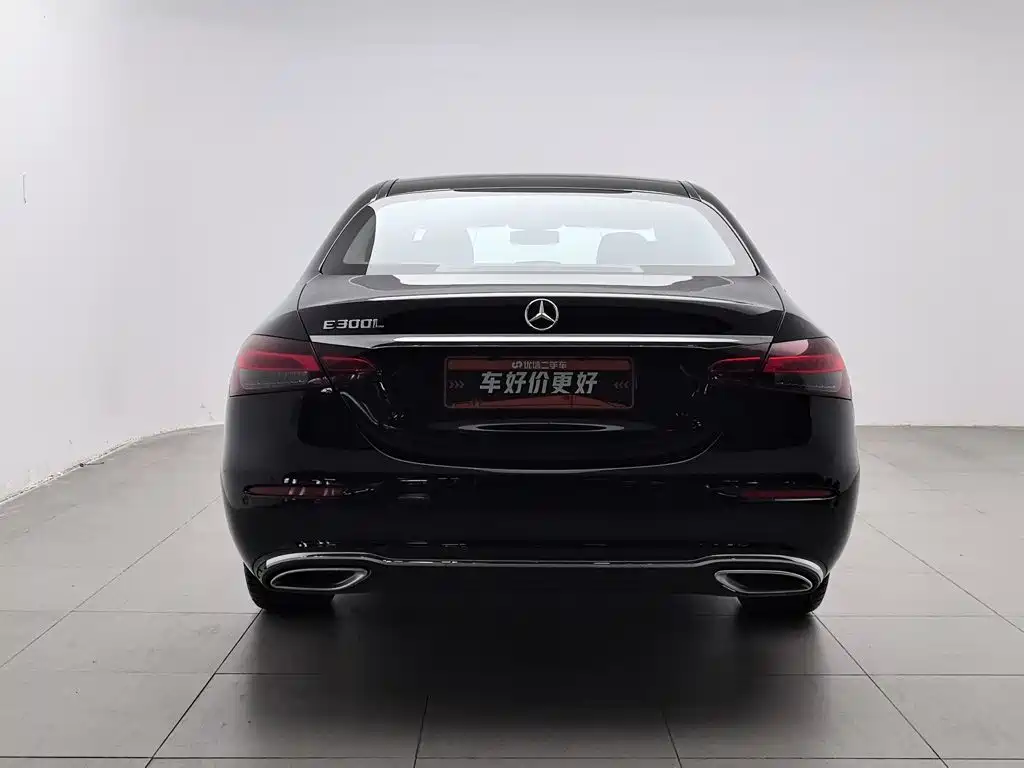 Фото 4 - Mercedes-Benz E-Class